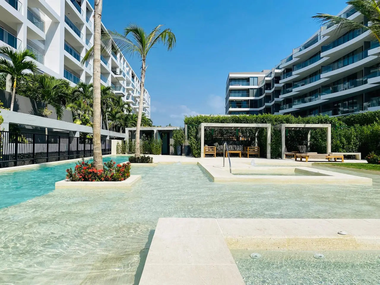 Beautiful Loft with Private Beach - Image 29