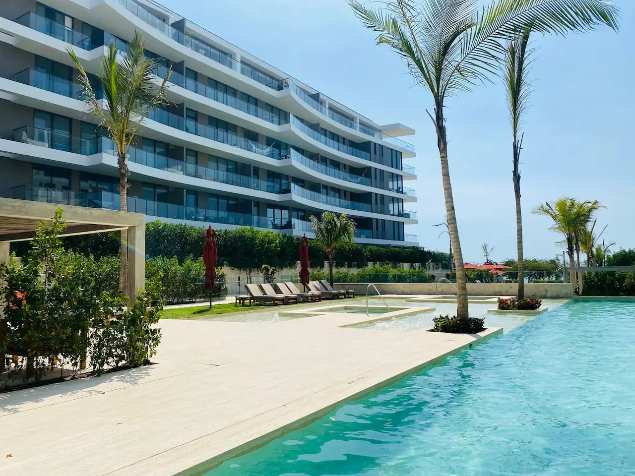 Beautiful Loft with Private Beach - Image 85