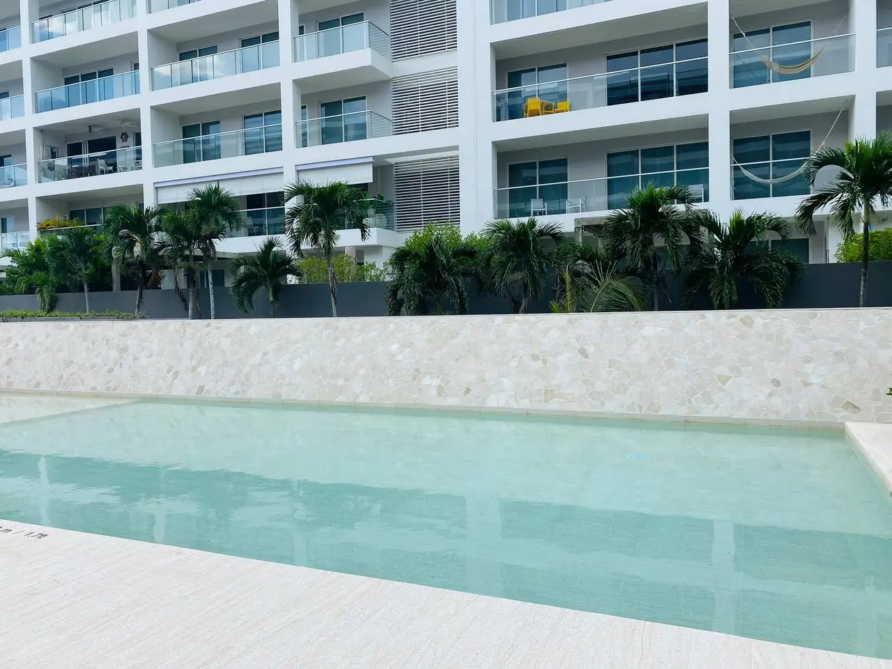 Beautiful Loft with Private Beach - Image 48