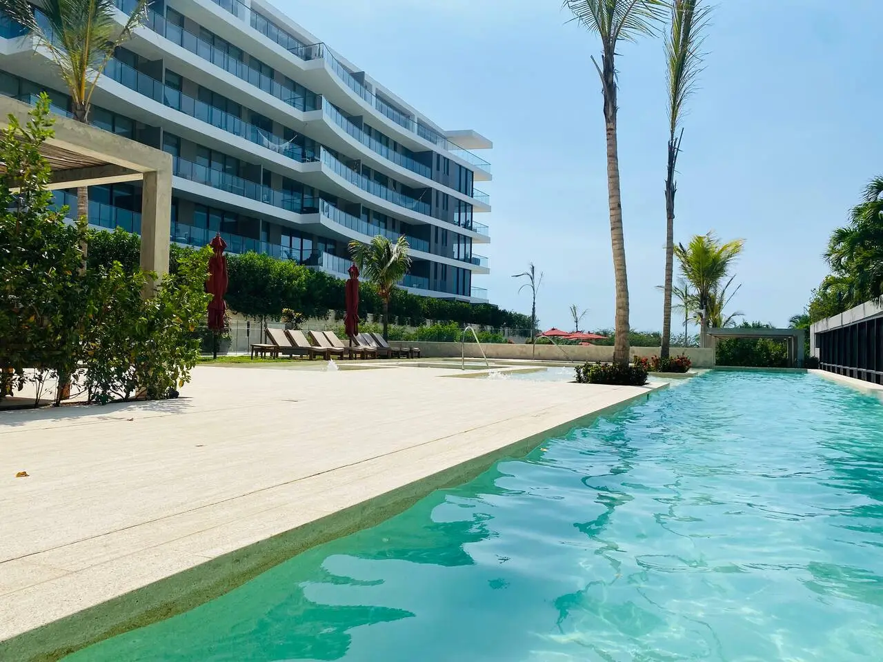 Beautiful Loft with Private Beach - Image 84