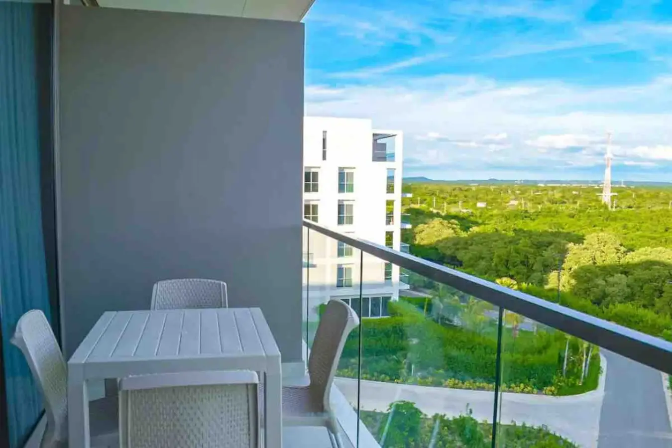 Beautiful Loft with Private Beach - Image 17