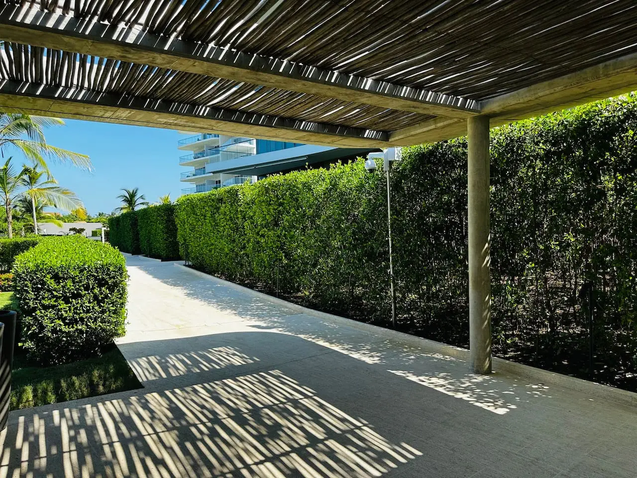 Beautiful Loft with Private Beach - Image 87