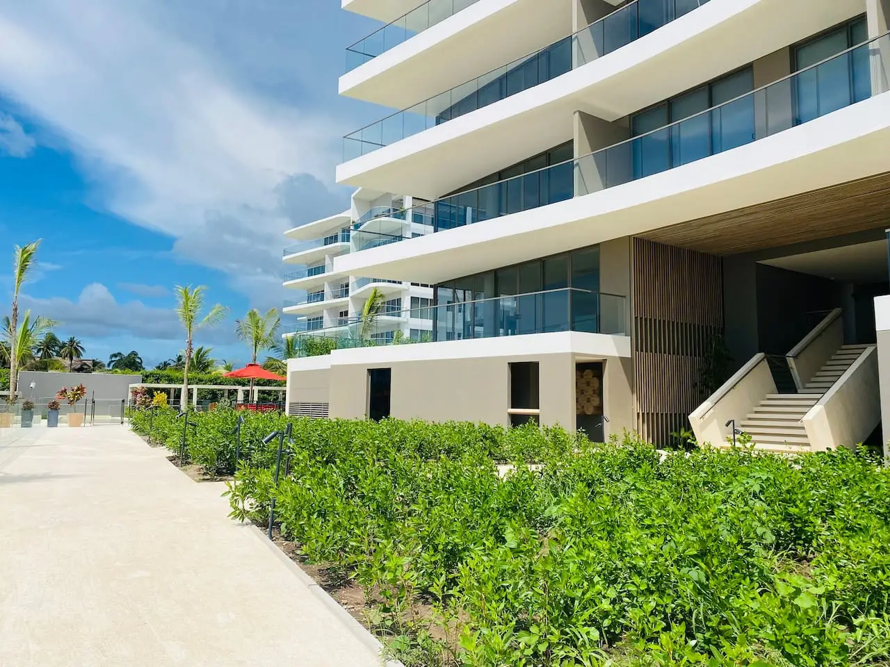 Beautiful Loft with Private Beach - Image 51