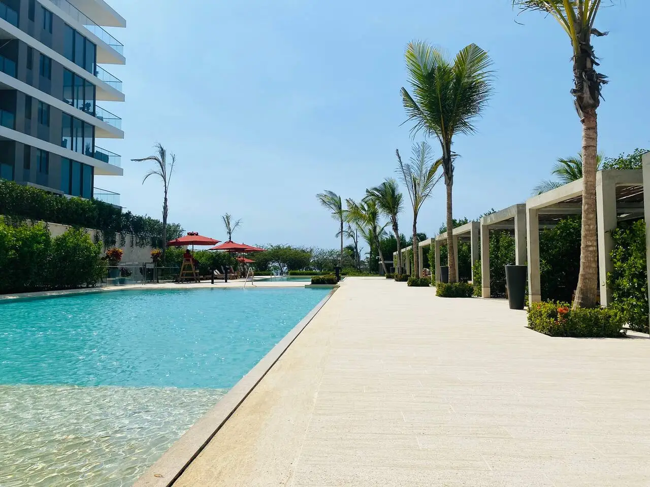 Beautiful Loft with Private Beach - Image 80