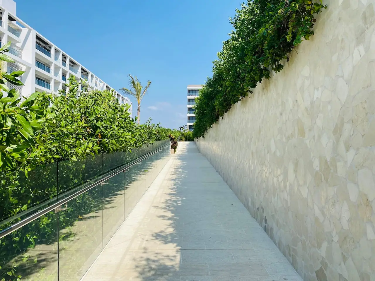 Beautiful Loft with Private Beach - Image 83