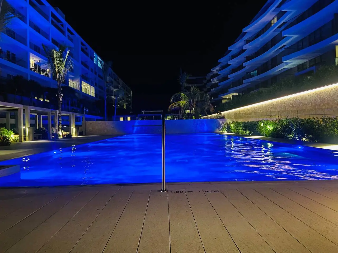 Beautiful Loft with Private Beach - Image 72
