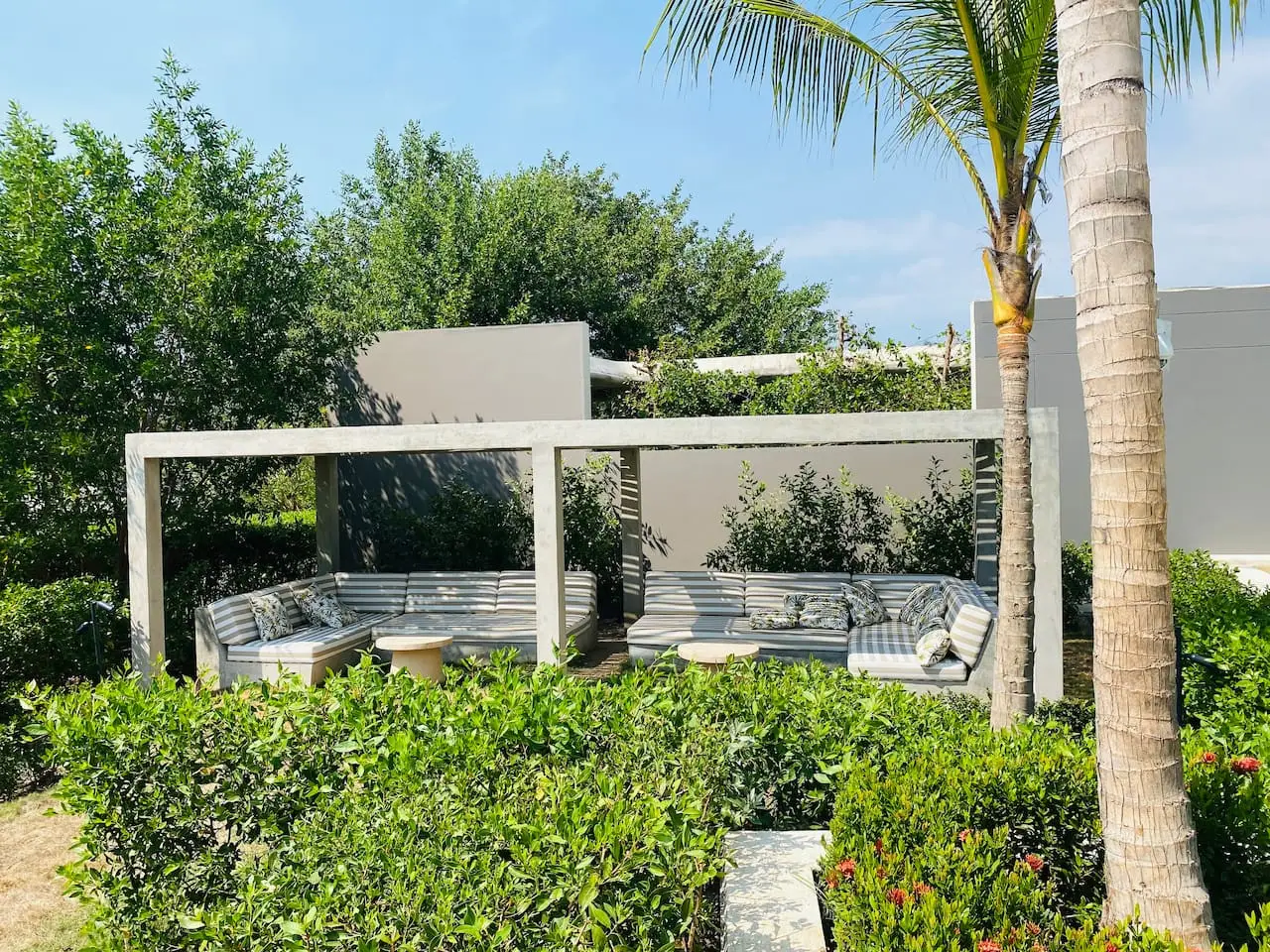 Beautiful Loft with Private Beach - Image 82