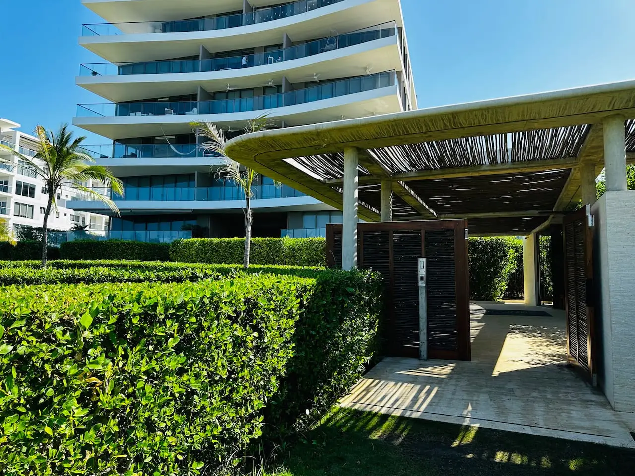 Beautiful Loft with Private Beach - Image 88