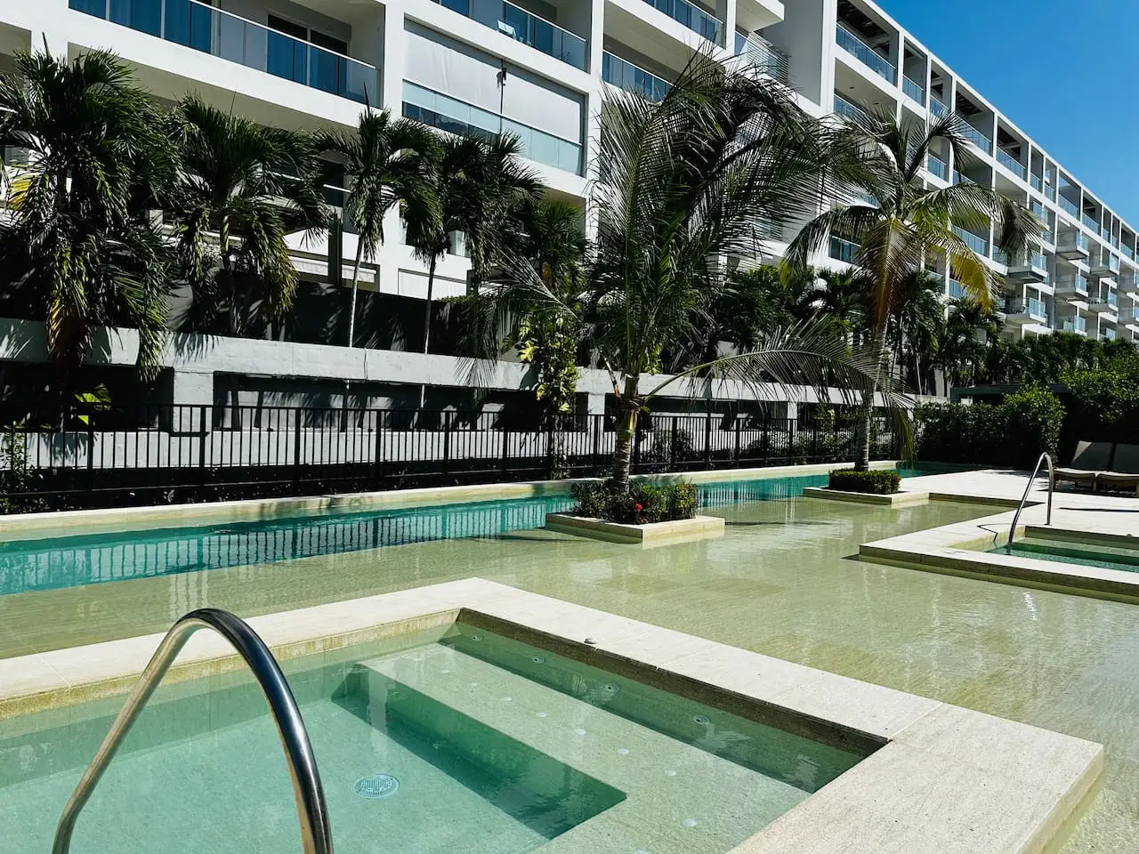 Beautiful Loft with Private Beach - Image 95