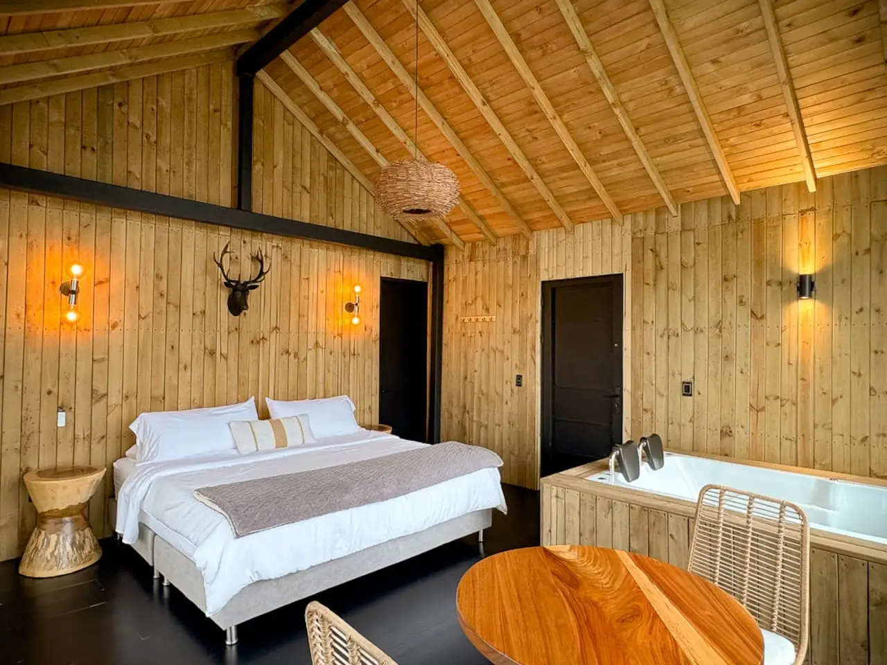 Cabin • Jacuzzi + Lake View + Forest - Image 25