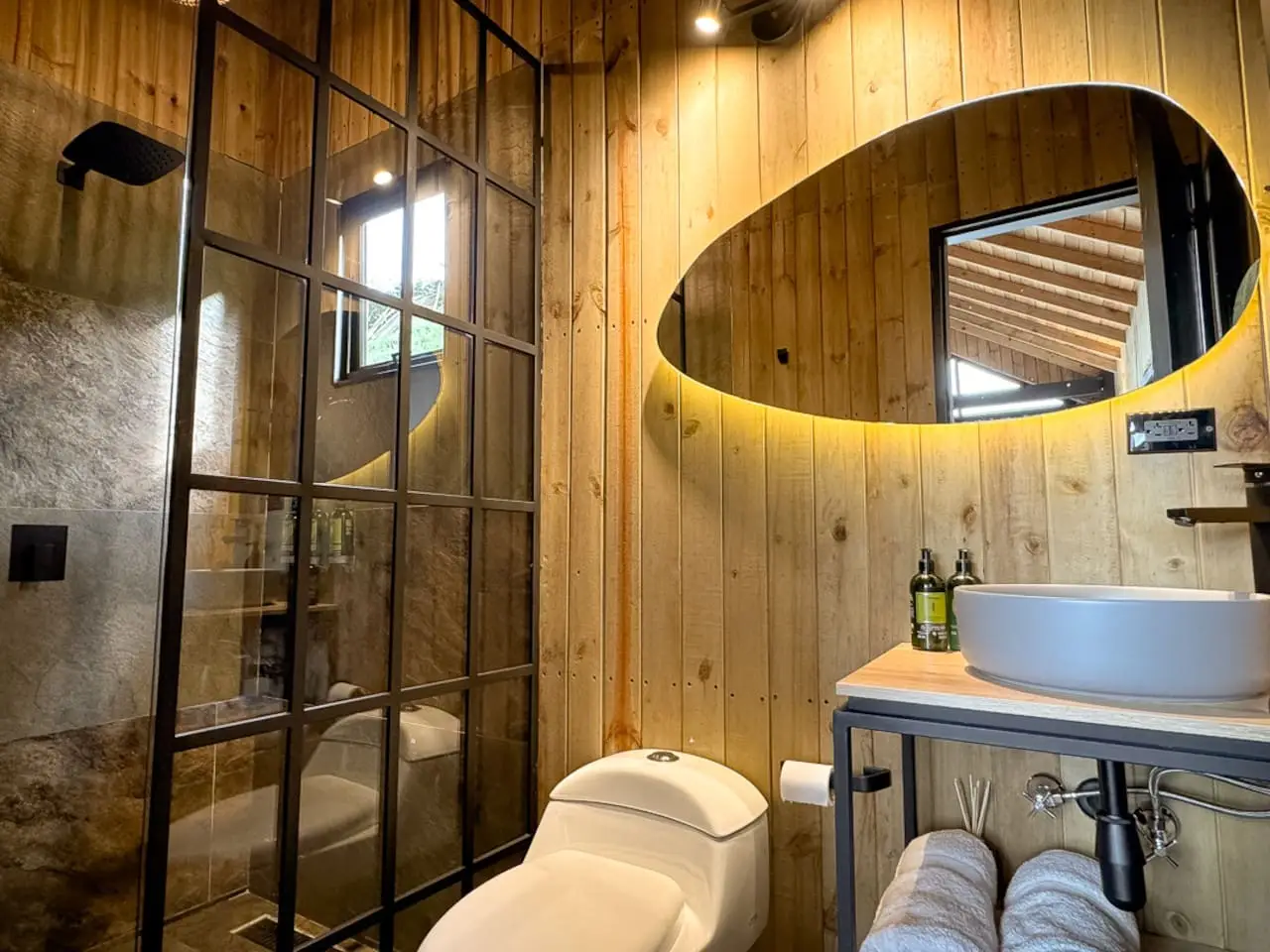 Cabin • Jacuzzi + Lake View + Forest - Image 16