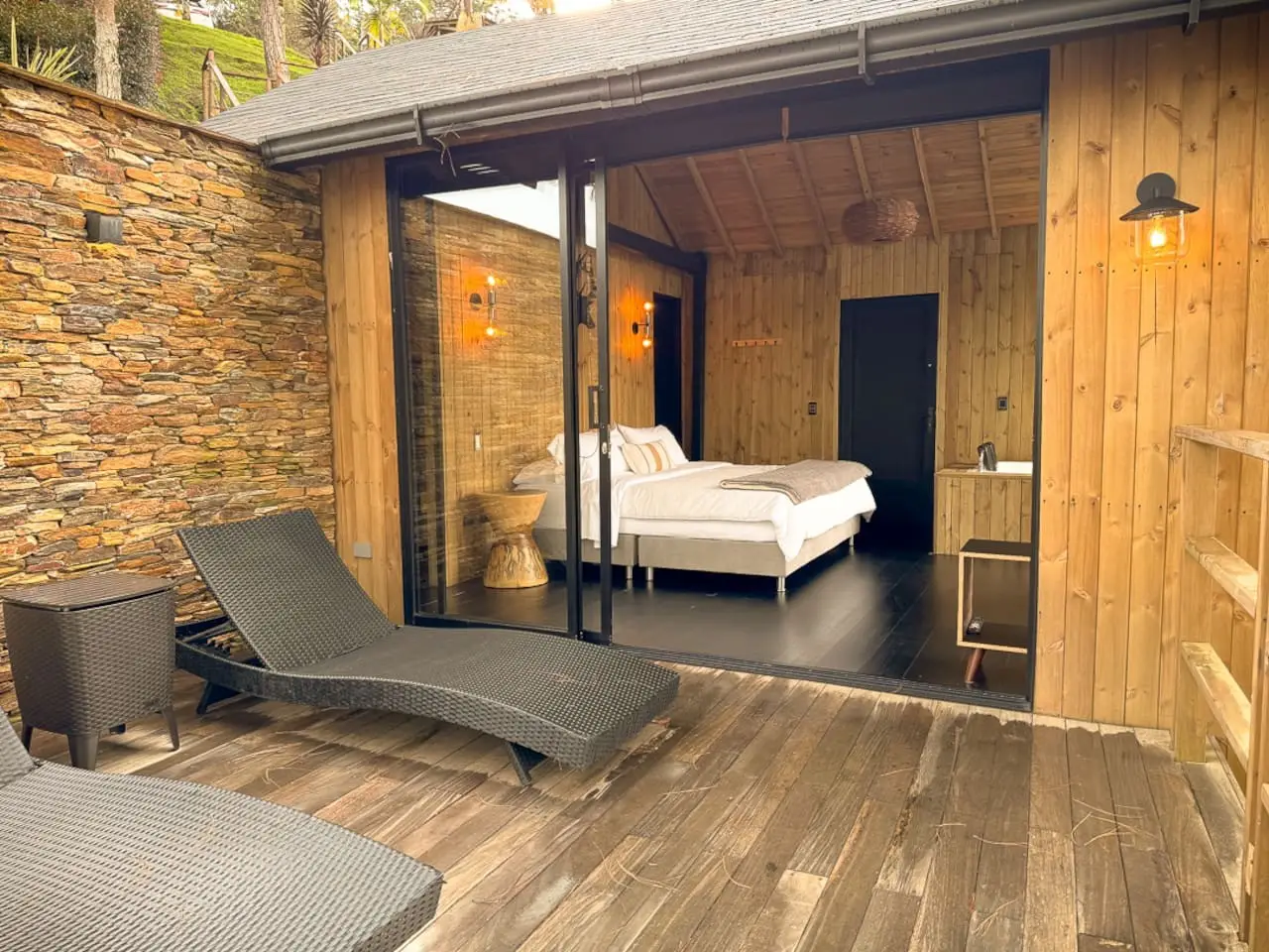 Cabin • Jacuzzi + Lake View + Forest - Image 12