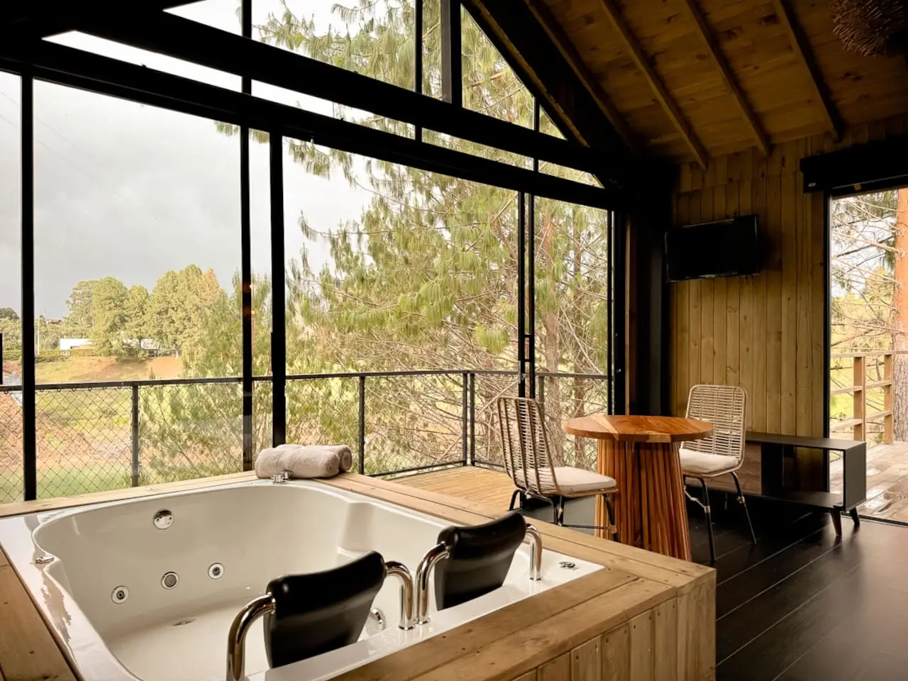 Cabin • Jacuzzi + Lake View + Forest - Image 3
