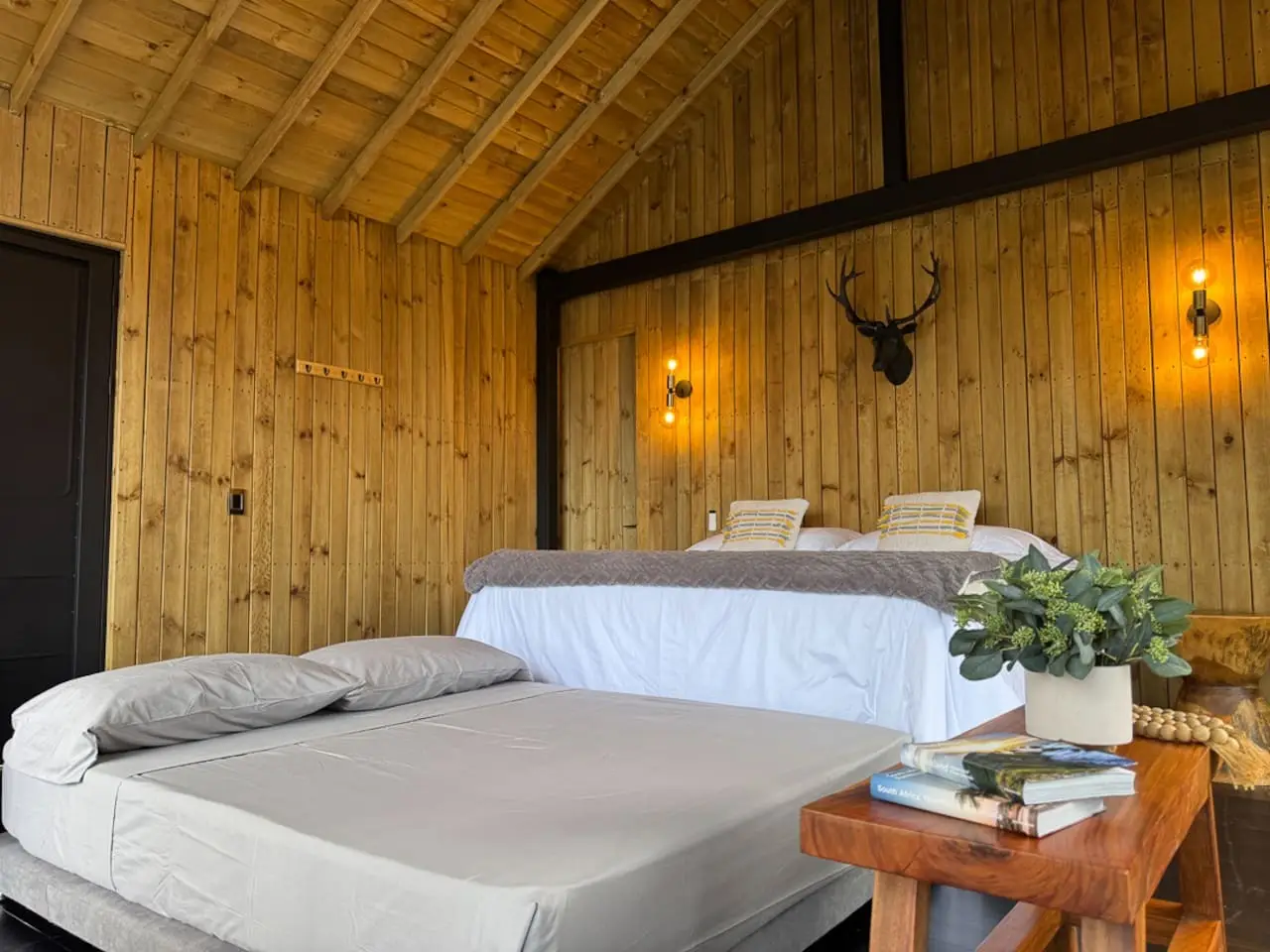Cabin • Jacuzzi + Lakefront + Forest - Image 24