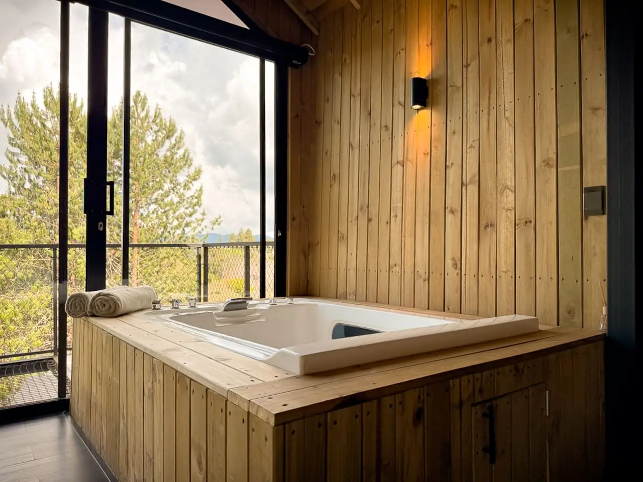 Cabin • Jacuzzi + Lakefront + Forest - Image 23