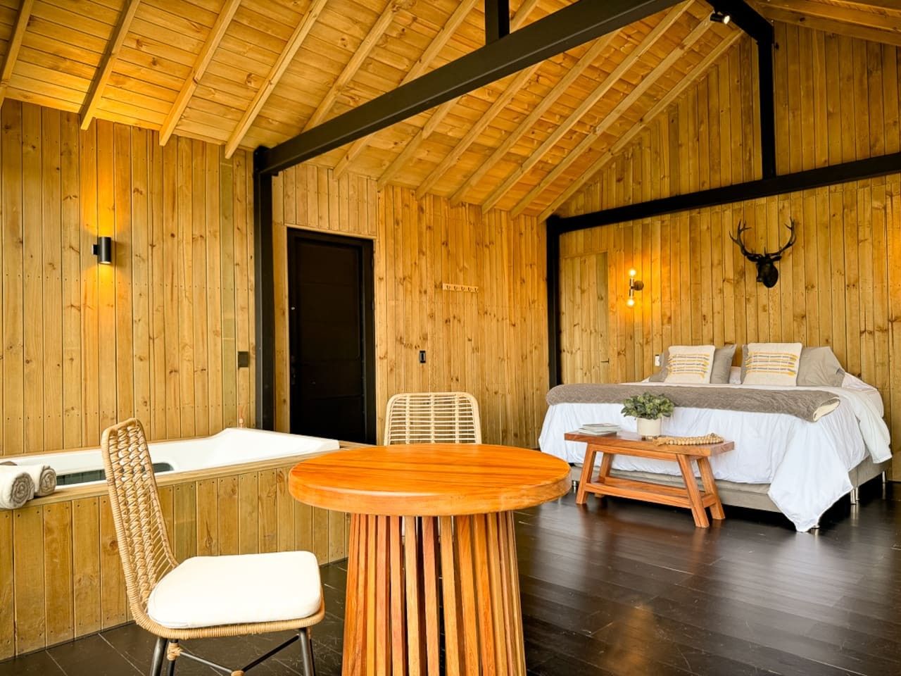 Cabin • Jacuzzi + Lakefront + Forest - Image 4