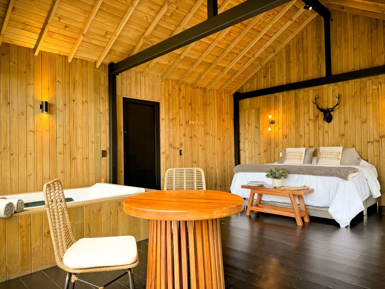 Cabin • Jacuzzi + Lakefront + Forest - Image 4