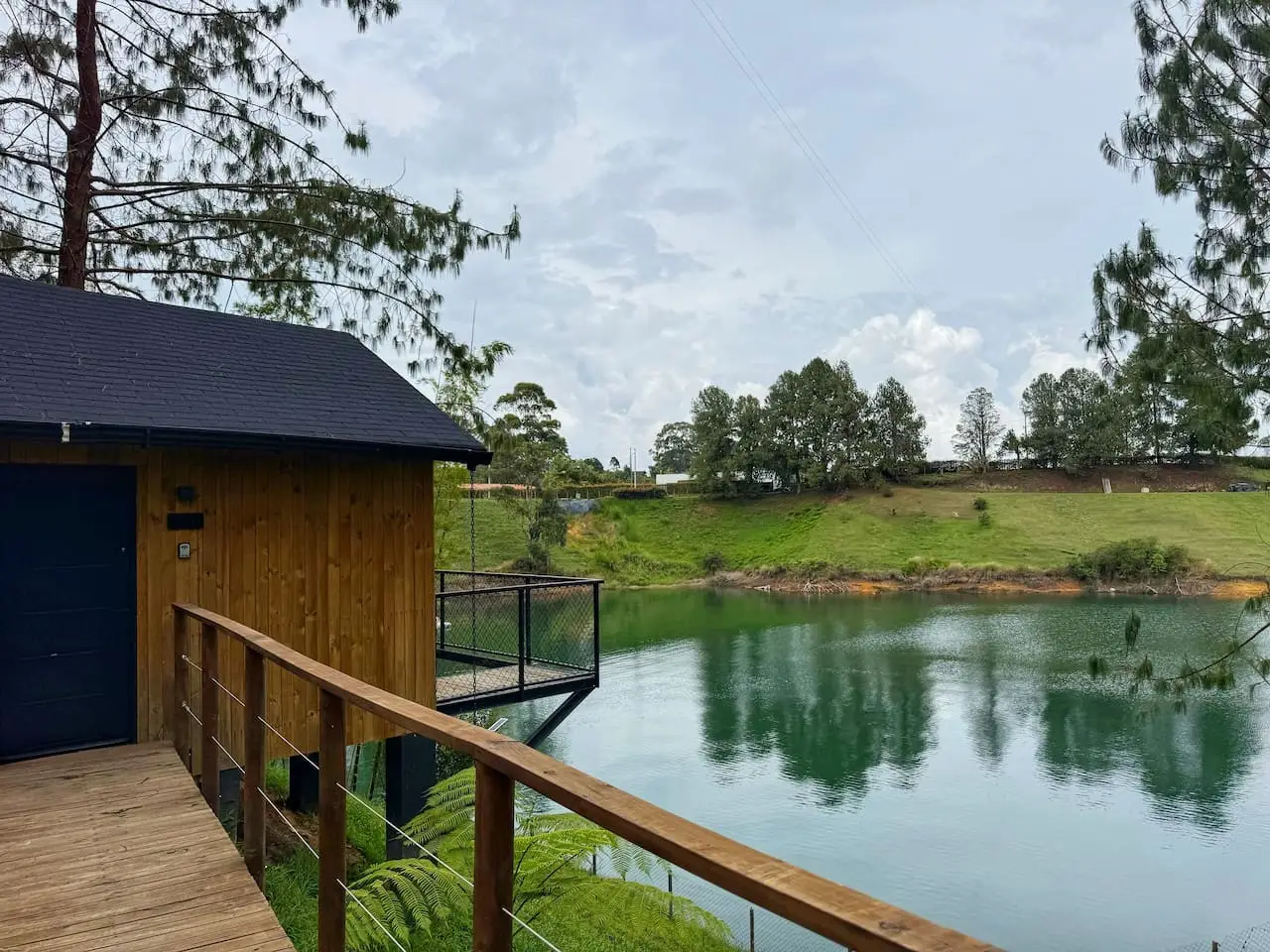 Cabin • Jacuzzi + Reservoir front - Image 39