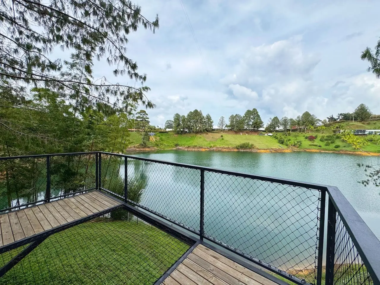Cabin • Jacuzzi + Reservoir front - Image 41