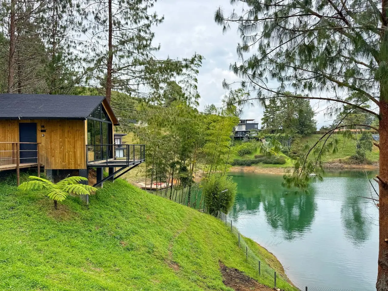 Cabin • Jacuzzi + Reservoir front - Image 37