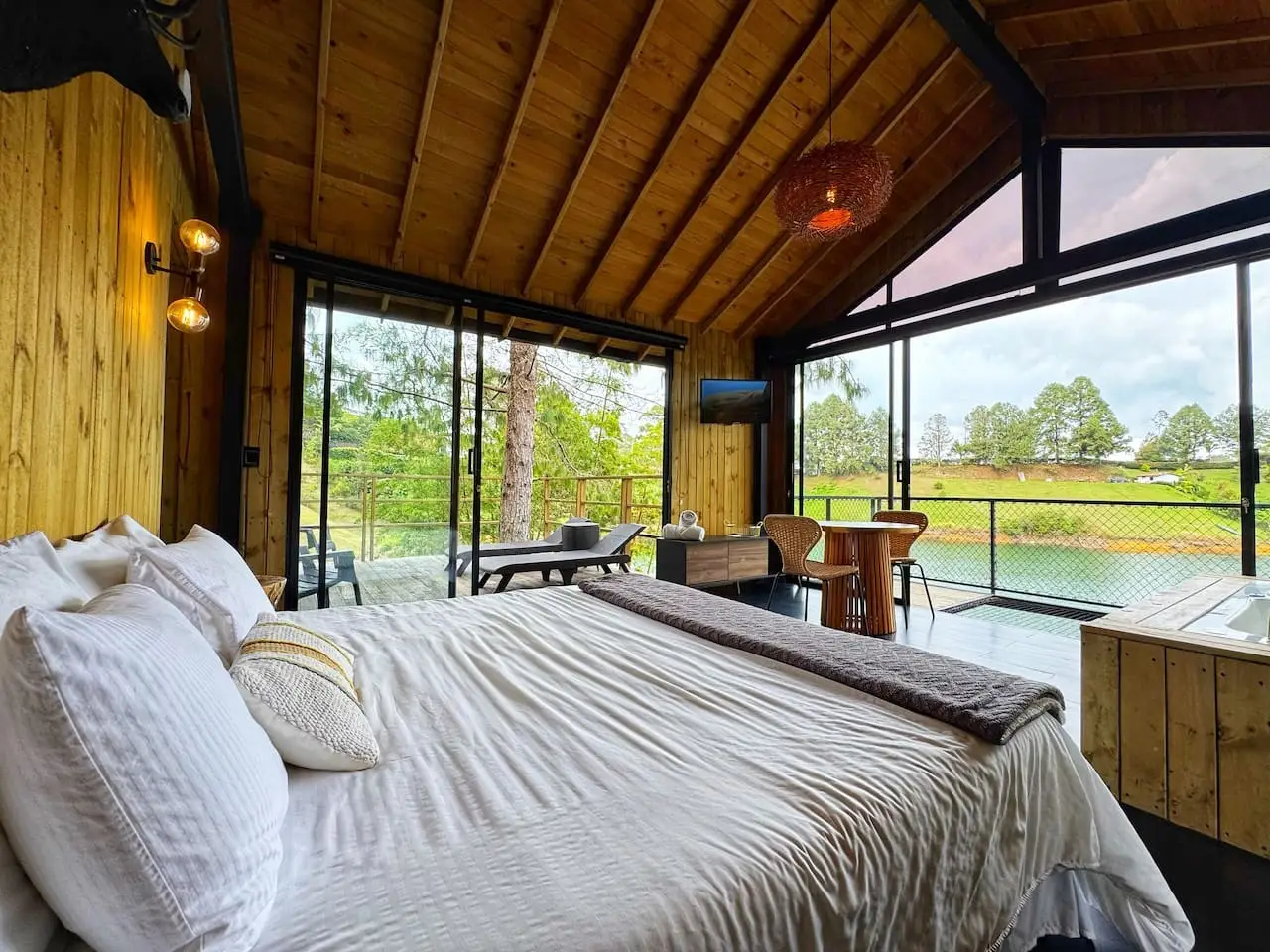 Cabin • Jacuzzi + Reservoir front - Image 42