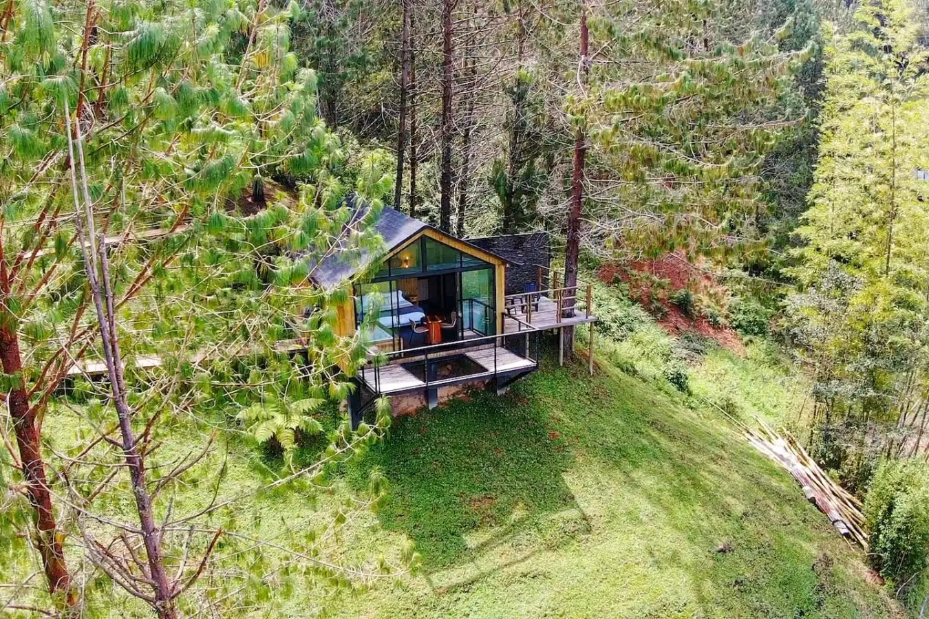 Cabin • Jacuzzi + Reservoir front - Image 7