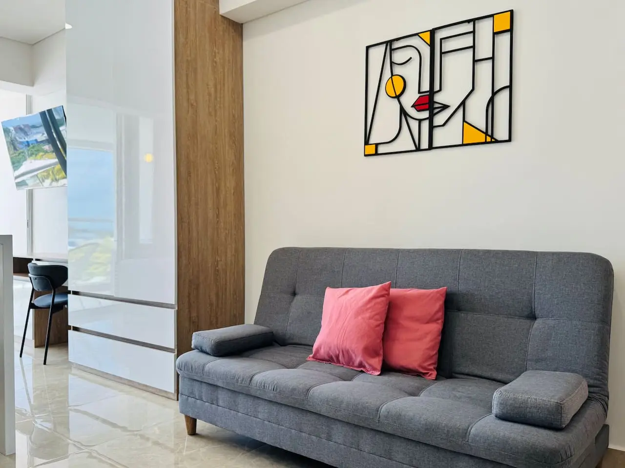Amazing loft – 2 minutes from the airport! - Image 19