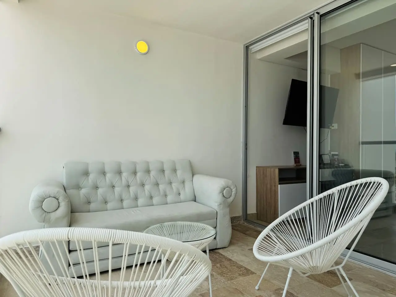 Amazing loft – 2 minutes from the airport! - Image 21