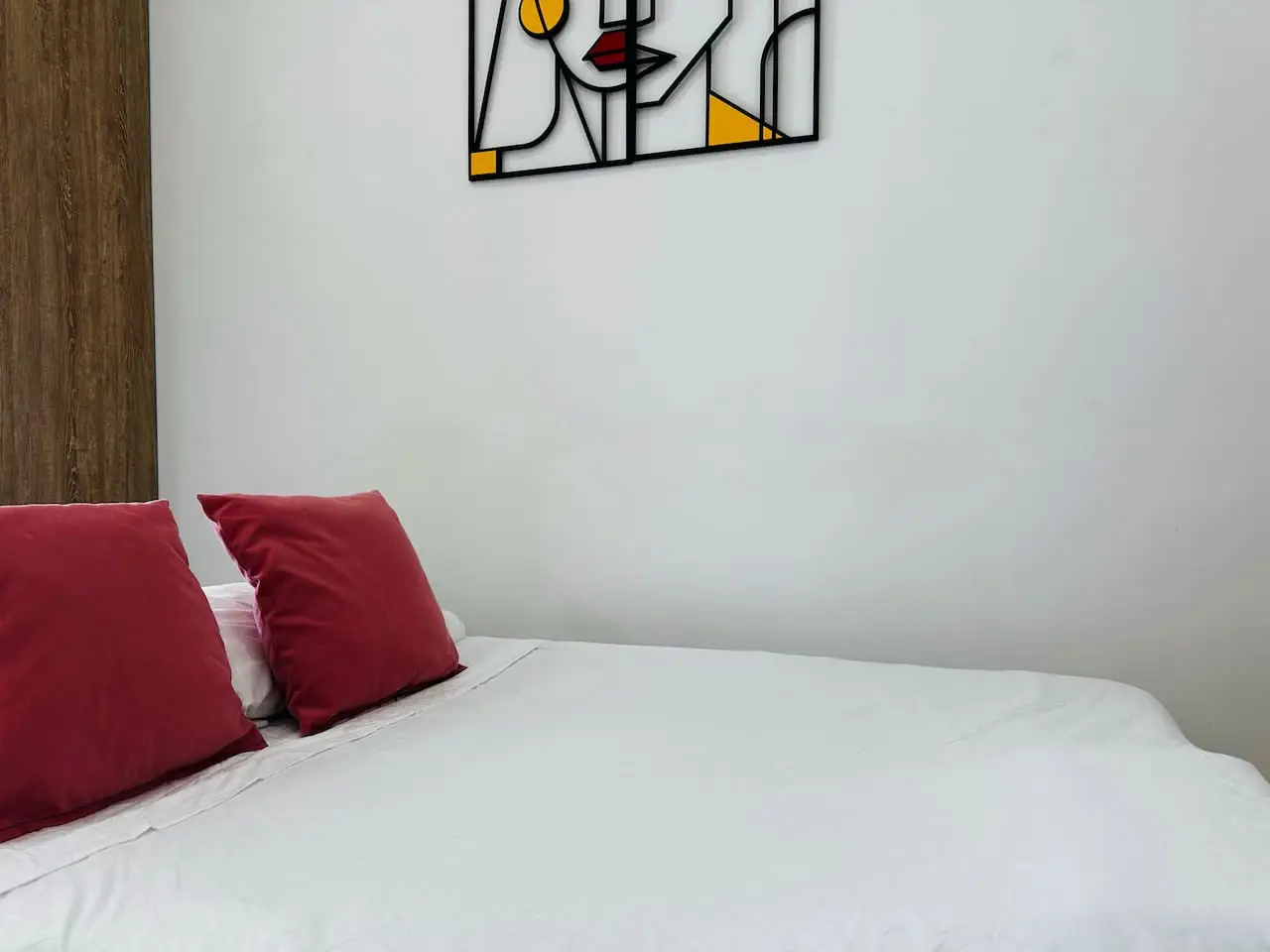 Amazing loft – 2 minutes from the airport! - Image 9