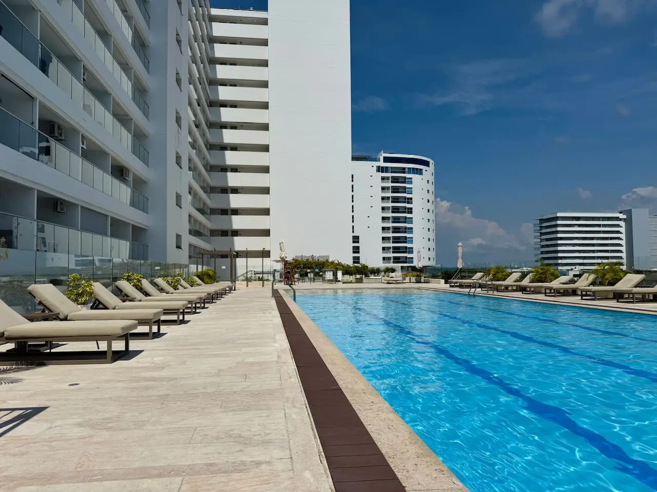 Amazing loft – 2 minutes from the airport! - Image 26
