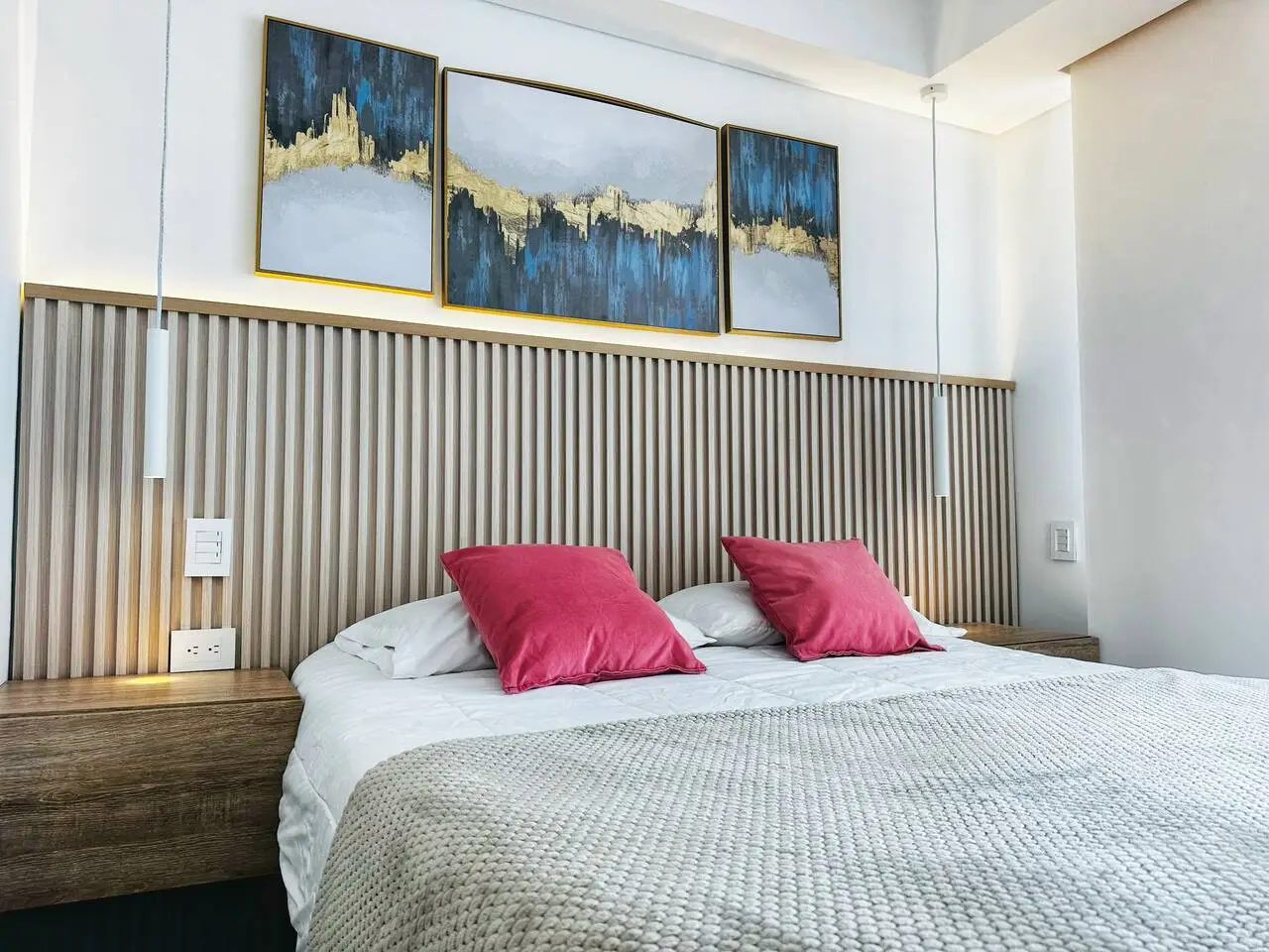Amazing loft – 2 minutes from the airport! - Image 15