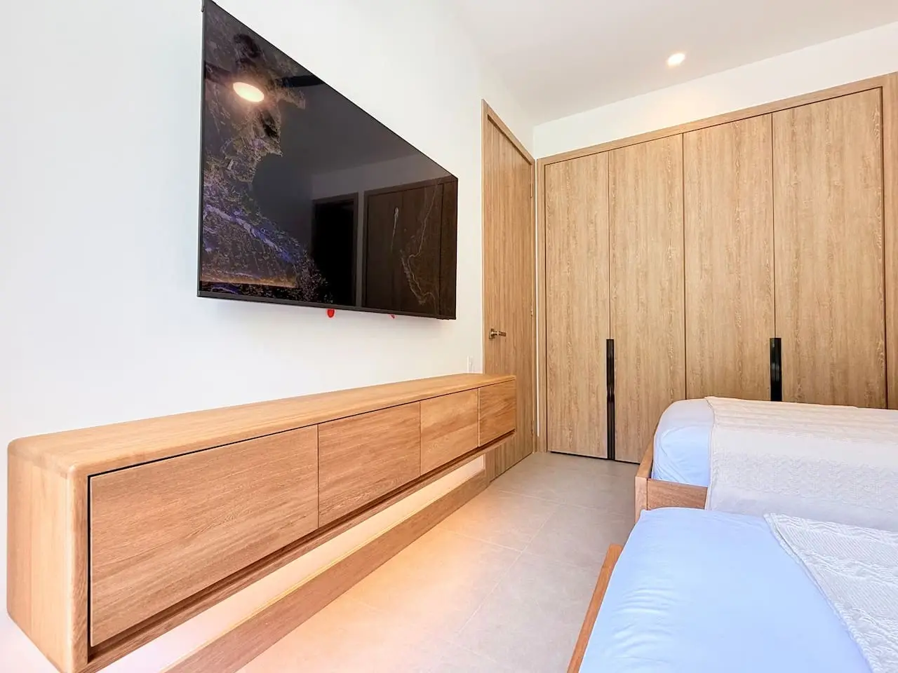 Exclusive Apartment | Private Pool | Beachfront - Image 19