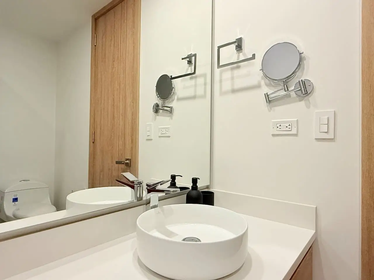 Exclusive Apartment | Private Pool | Beachfront - Image 23