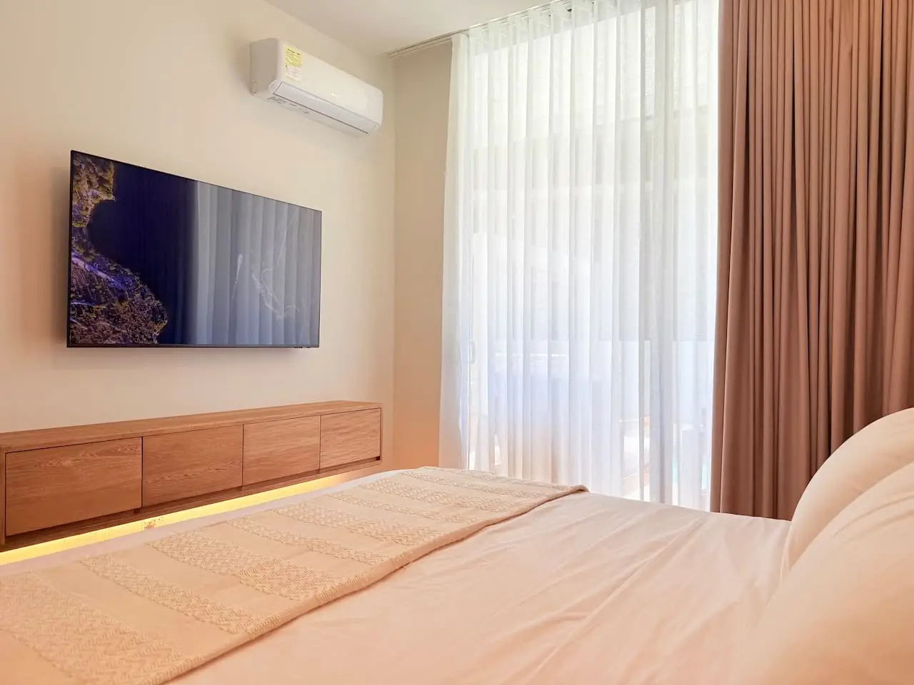 Exclusive Apartment | Private Pool | Beachfront - Image 14