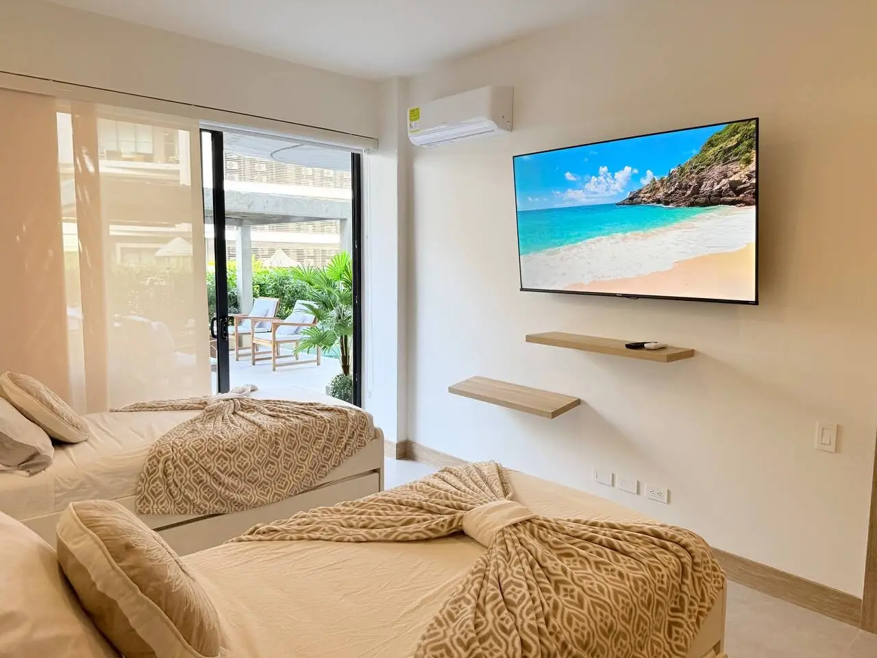 Beachfront Apartment | Private Pool | Morros Kai - Image 17