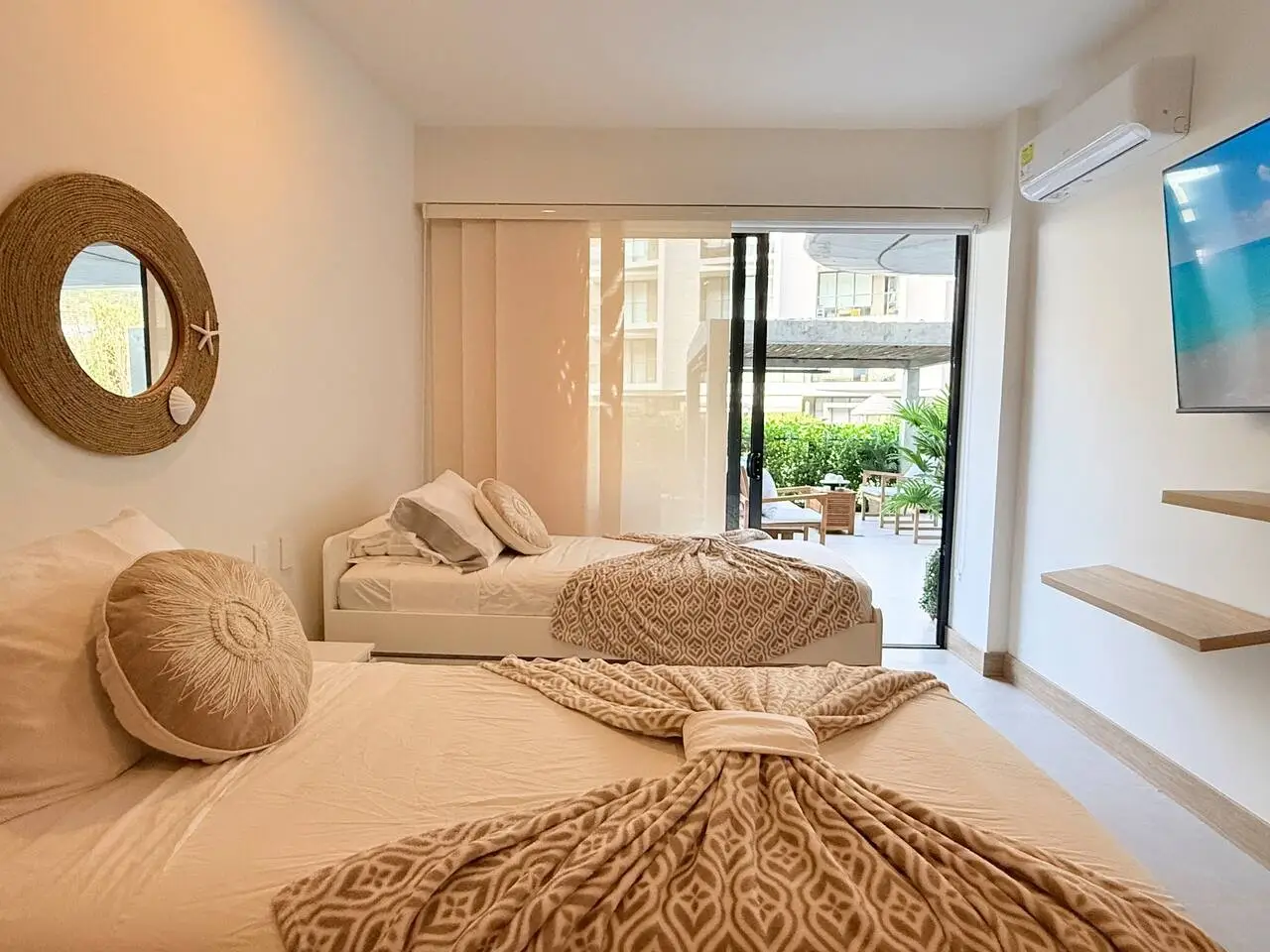 Beachfront Apartment | Private Pool | Morros Kai - Image 12
