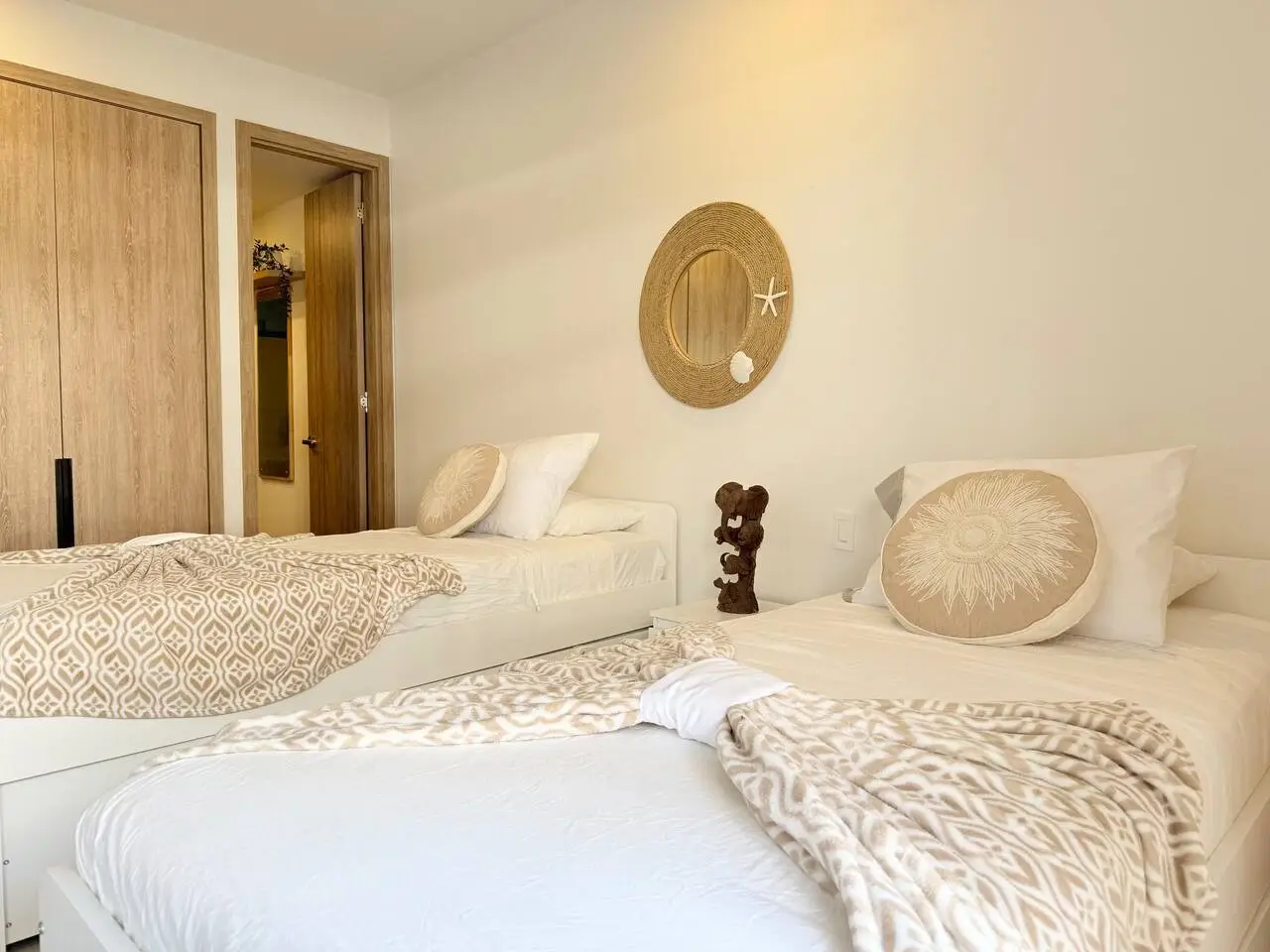 Beachfront Apartment | Private Pool | Morros Kai - Image 16