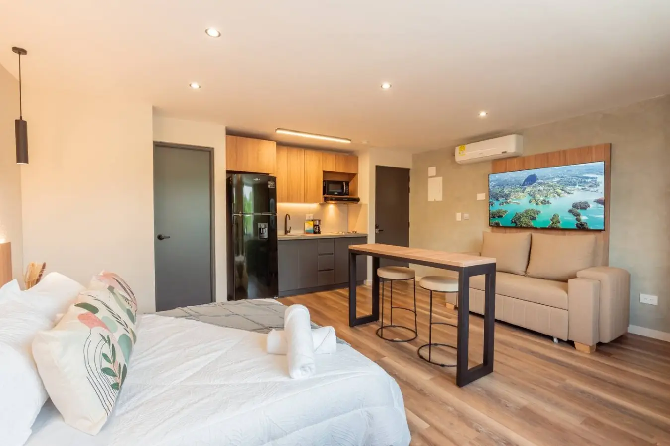 Exclusive & Cozy Loft | Arche Lofts - Image 2