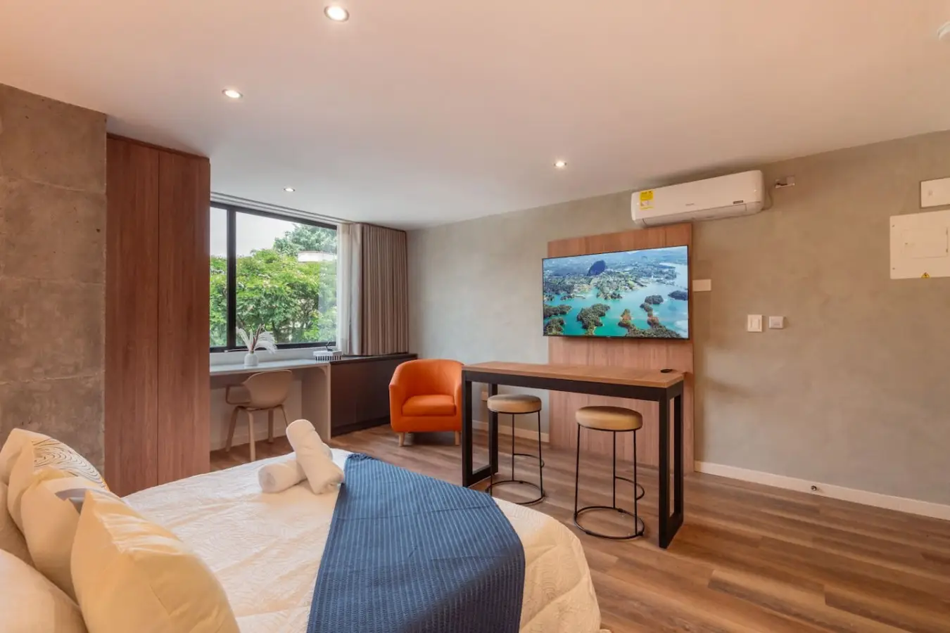 Executive loft with workspace | Arche Lofts - Image 2