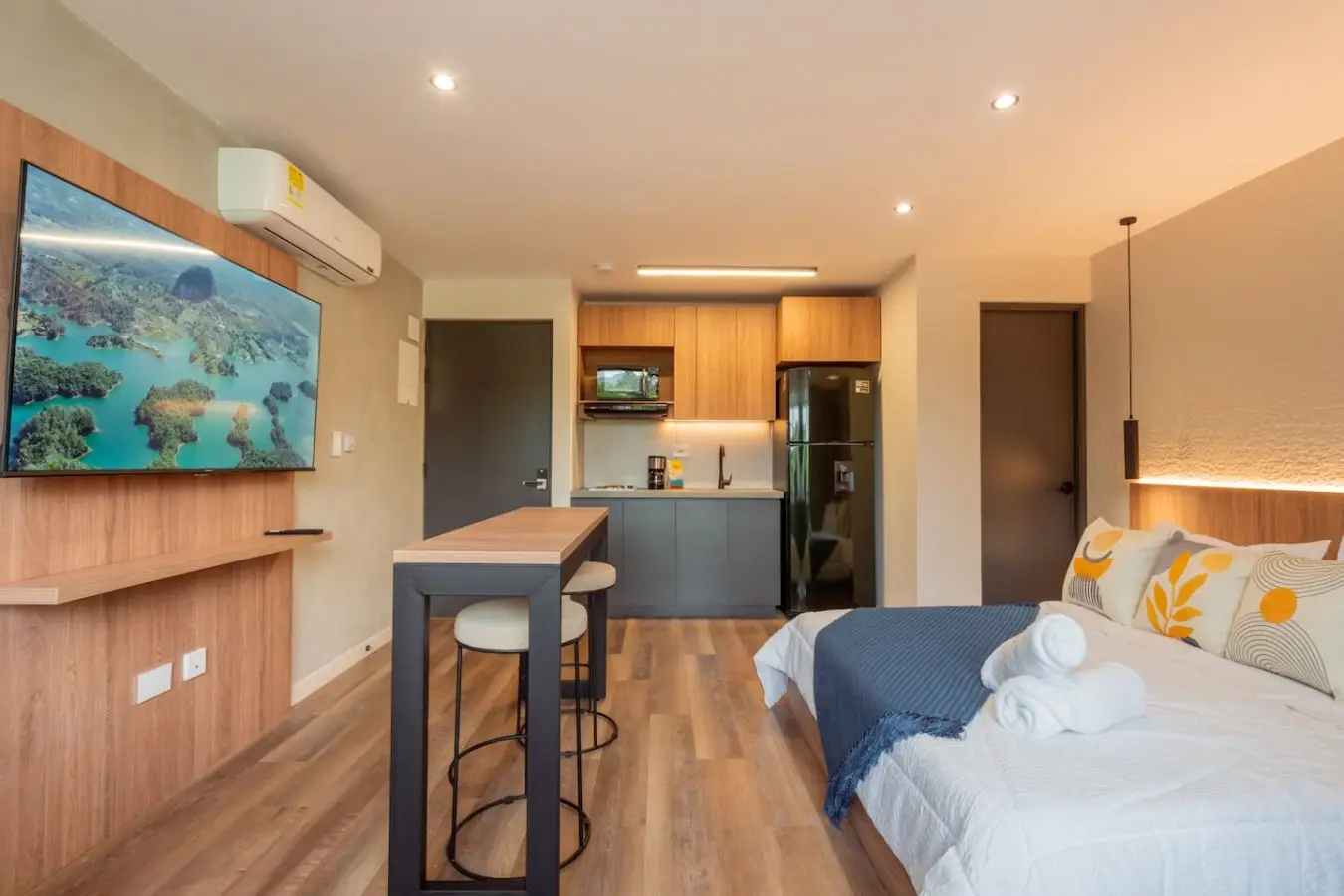 Executive loft with workspace | Arche Lofts - Image 10