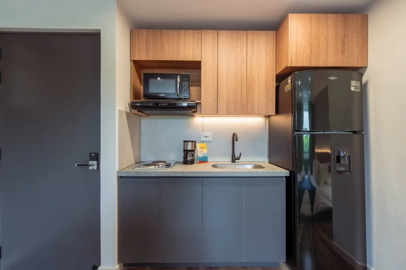 Elegant Loft with Workspace | Arche Lofts - Image 11