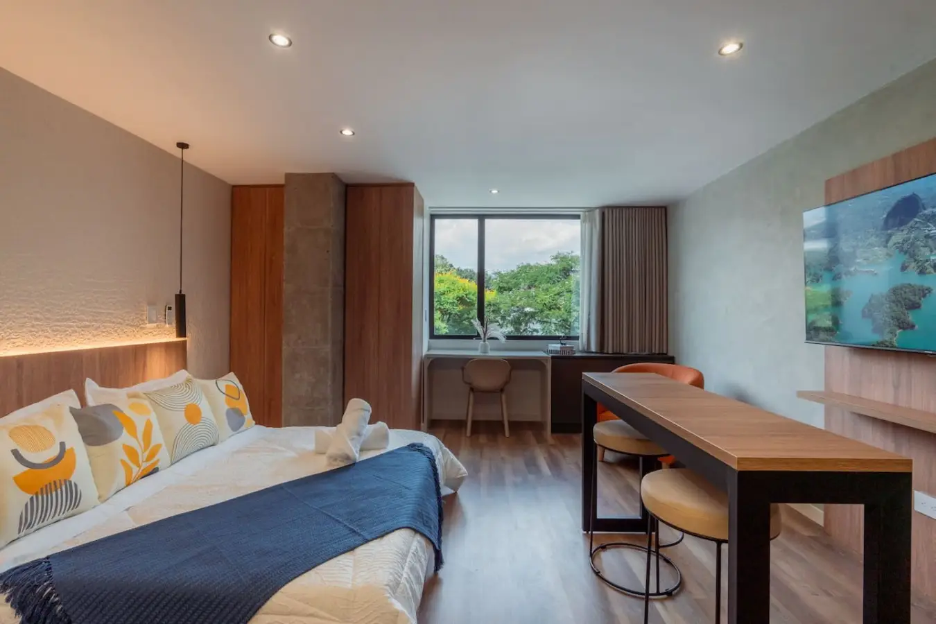 Elegant Loft with Workspace | Arche Lofts - Image 5