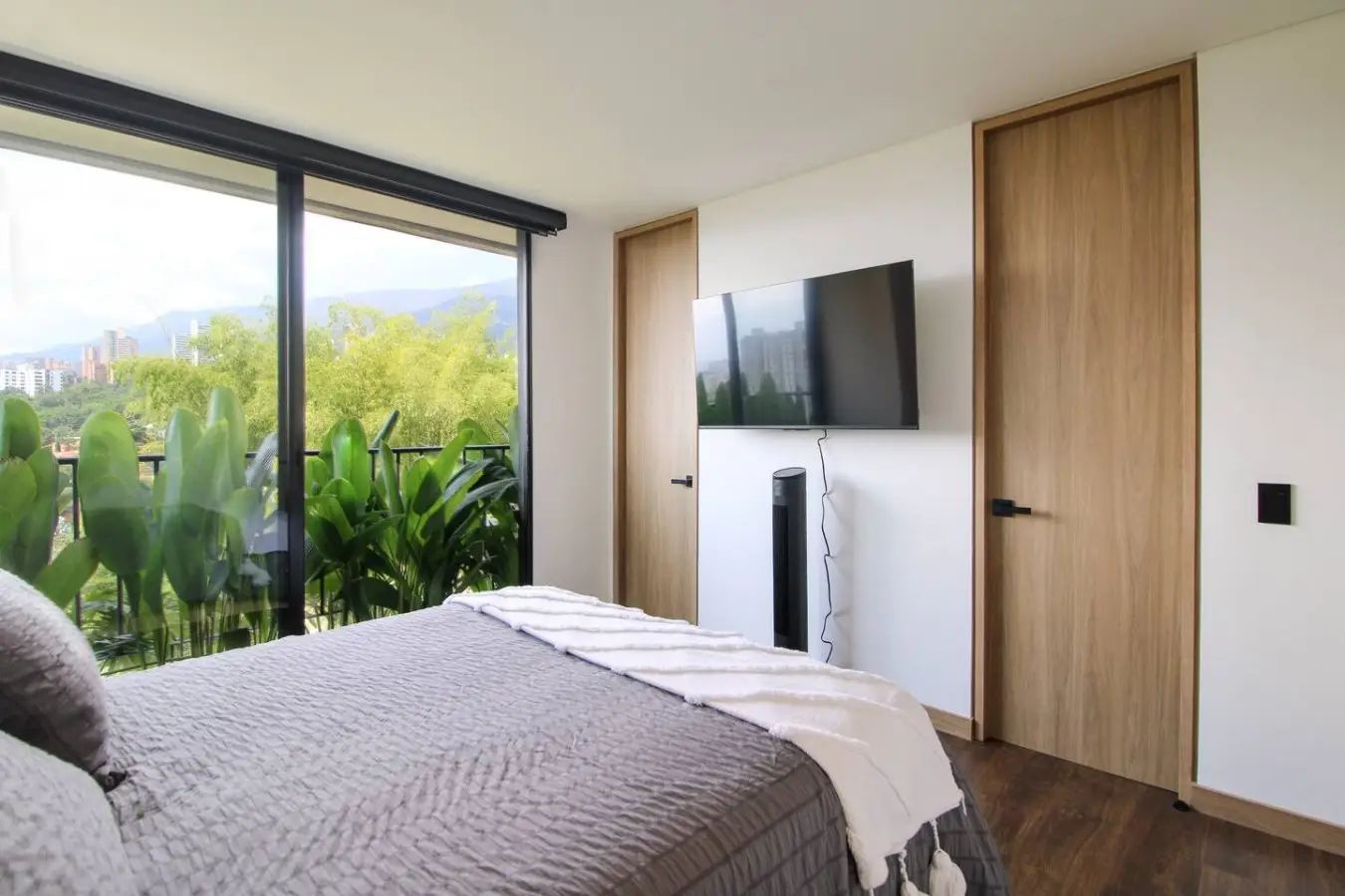Exclusive Apartment | Envigado | 360° Views - Image 11