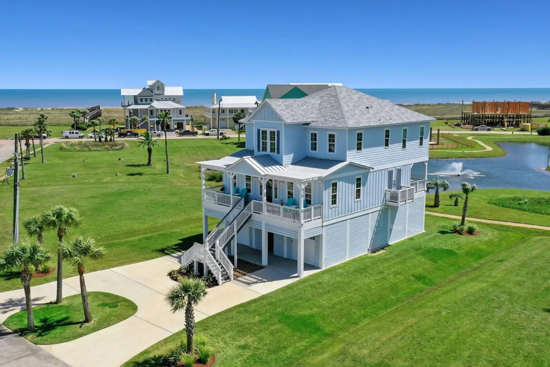 Beachside vacation rental | Short walk to beach
