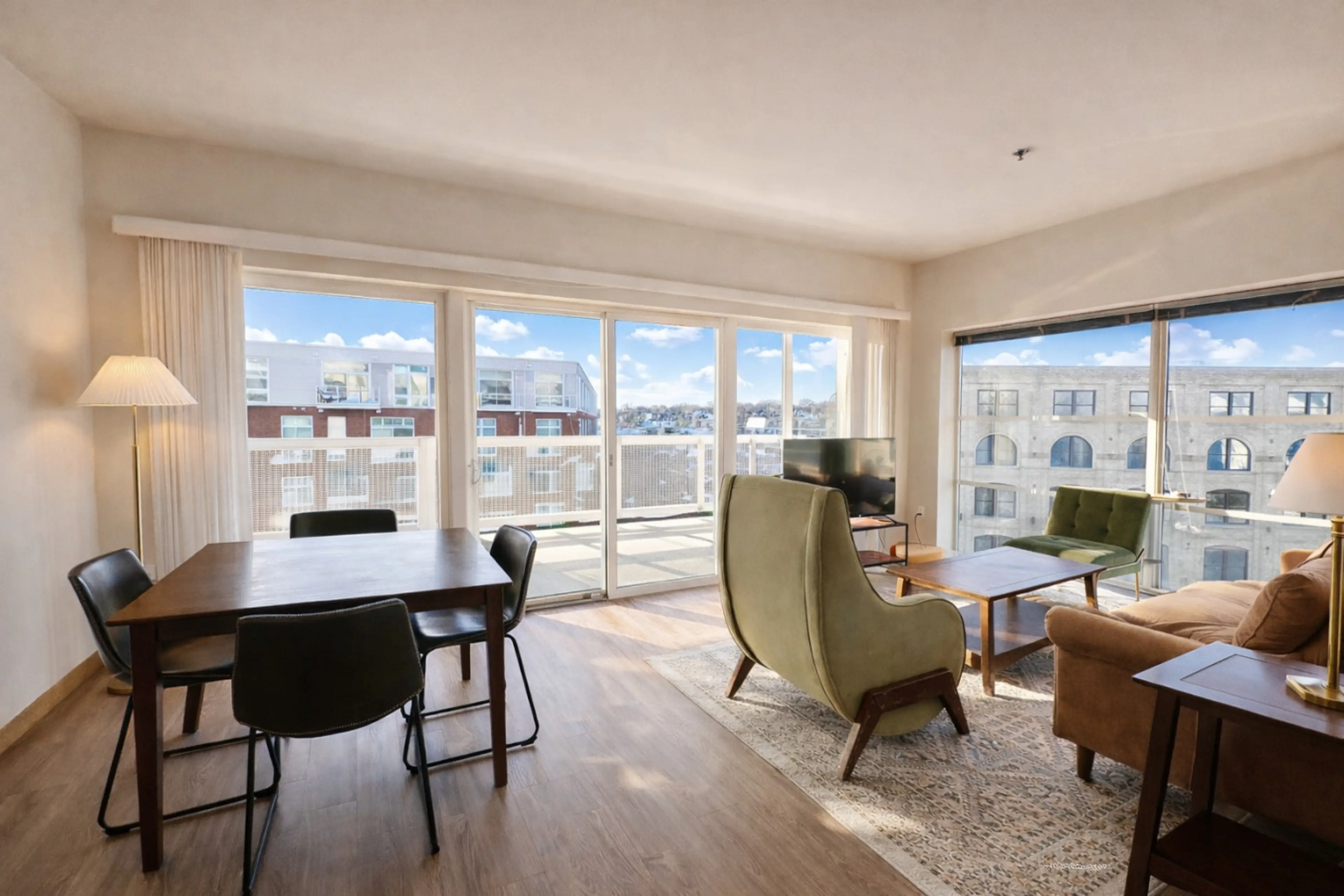 Spacious corner unit with private balcony and sweeping city views