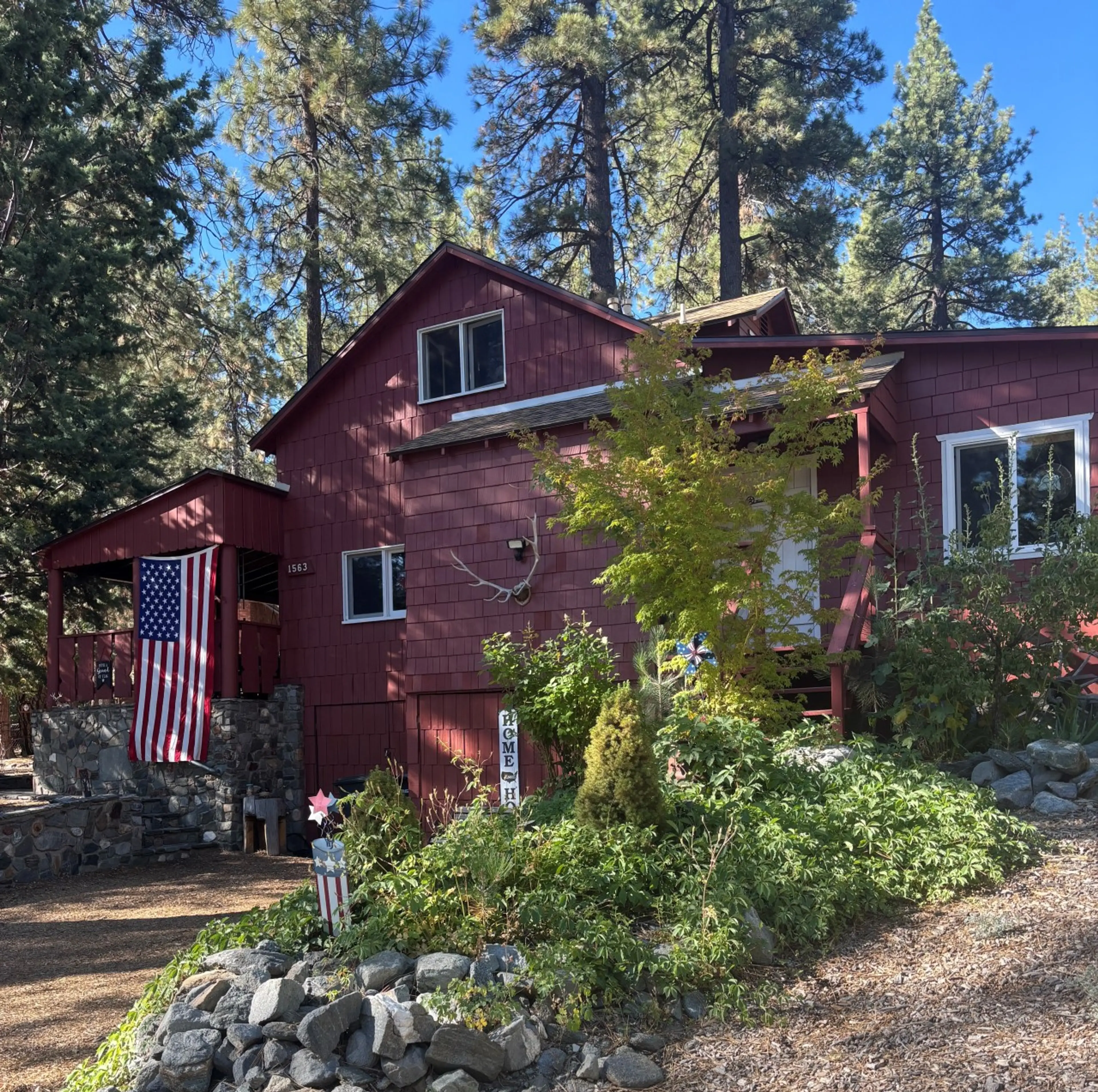 🌲 Welcome to your cozy mountain retreat tucked among the pines.