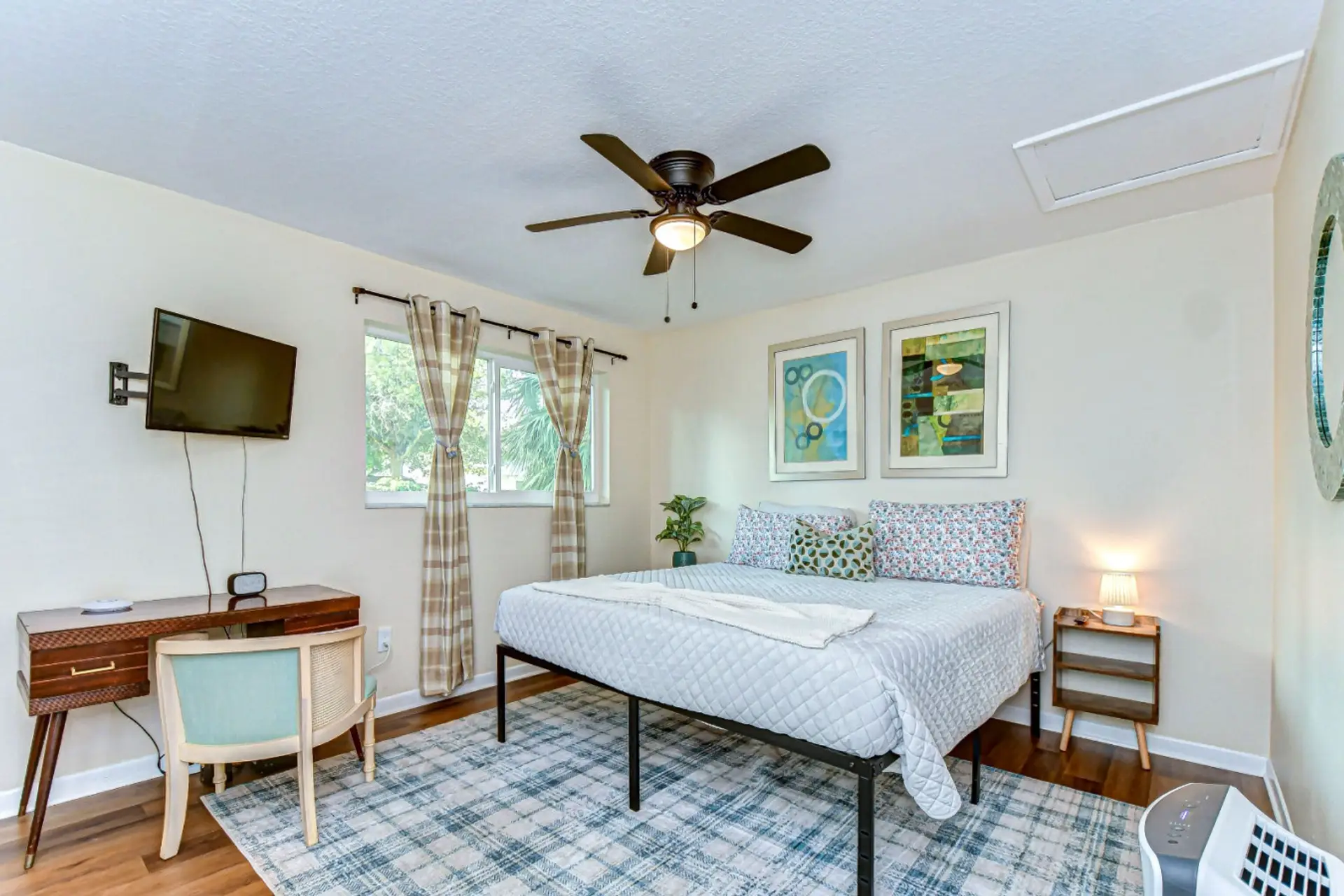 We only provide the comfiest linens for our guests! We also provide both firm and soft pillows for all types of sleepers. You'll sleep like a dream here!