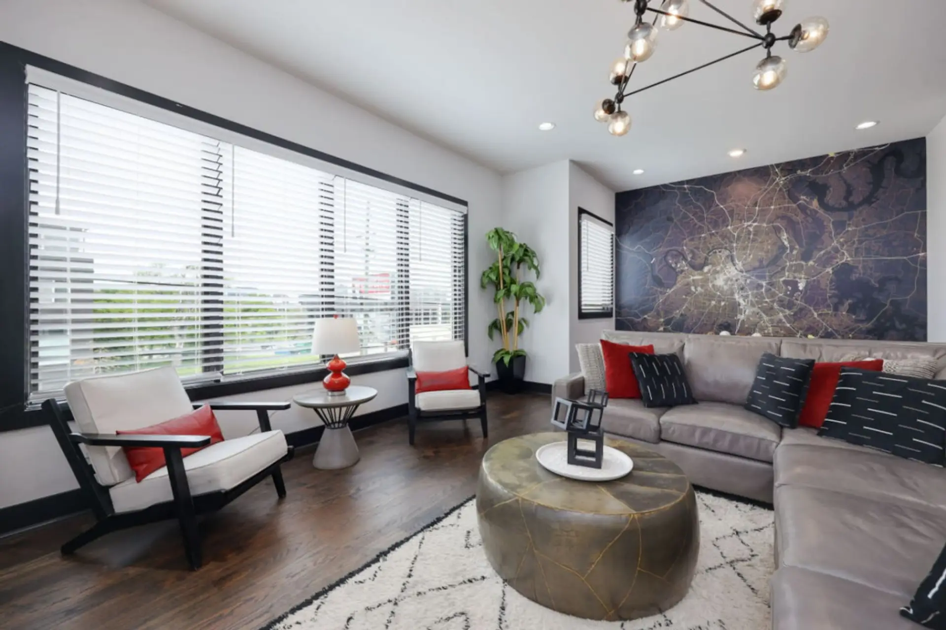 Bright and inviting living room with modern furnishings.