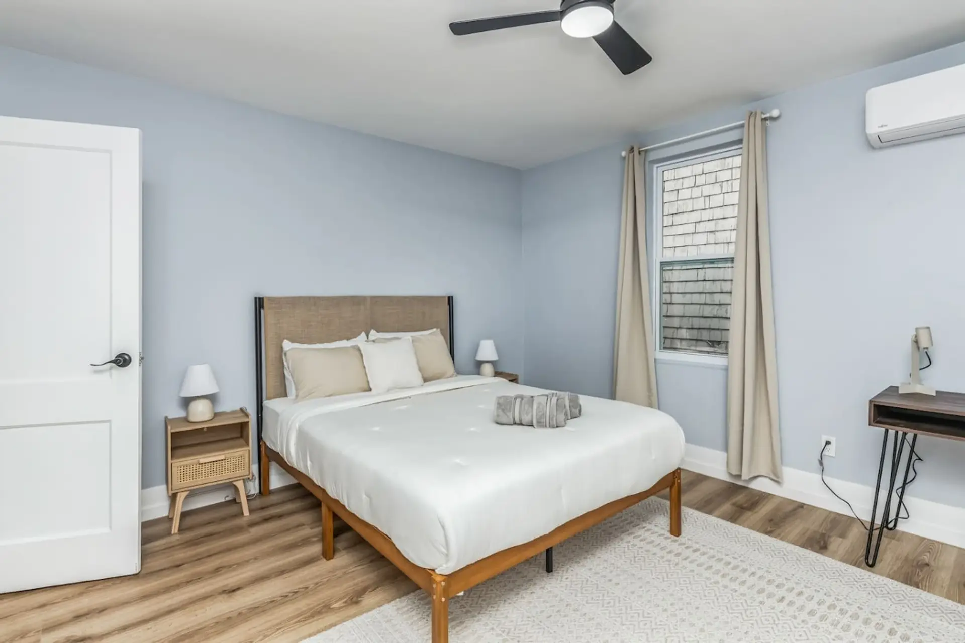 Modern style bedroom