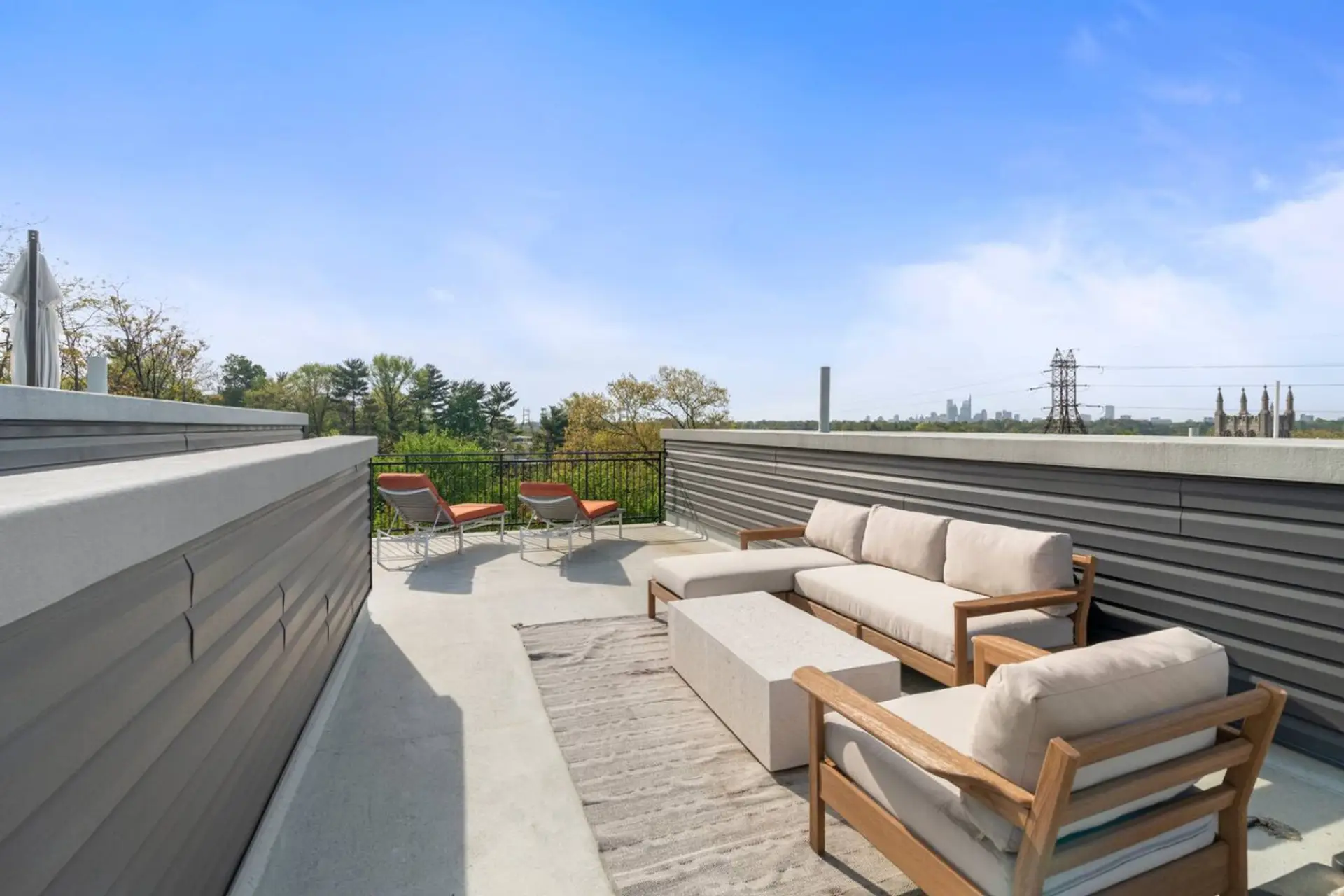 Outer seating space